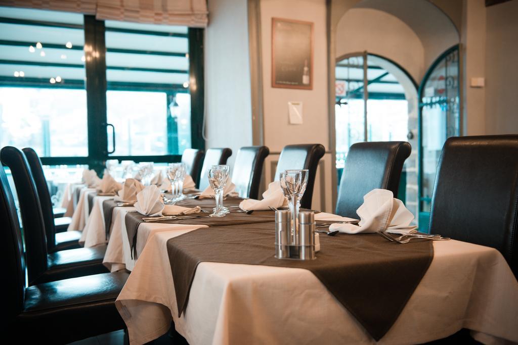 La Croix Verte - Le Relais Des Moulins Бен-де-Бретань Экстерьер фото